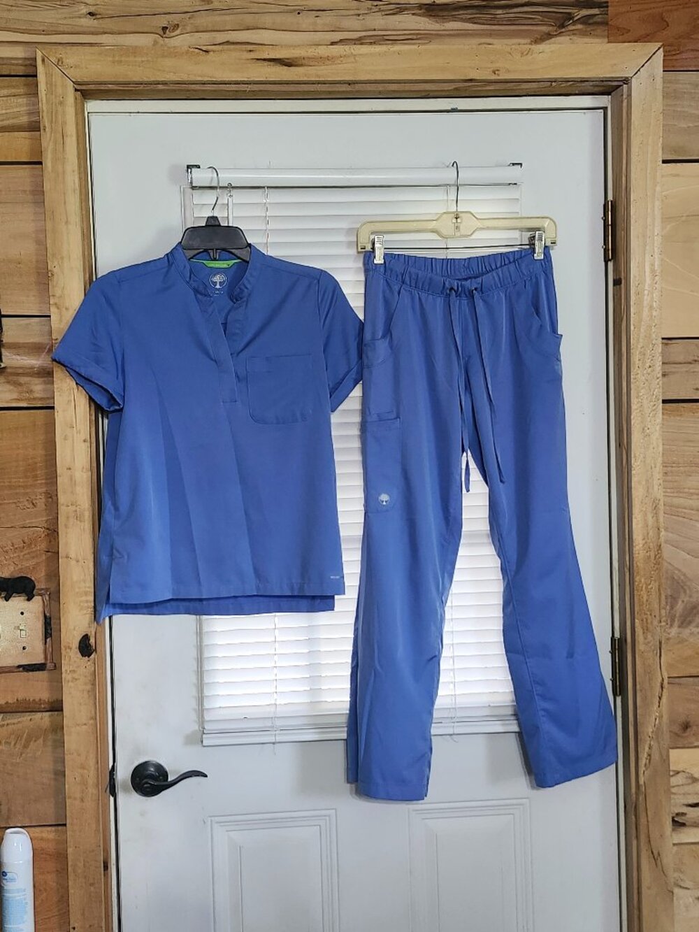 Healing Hands womens scrub set  size  XS-petite